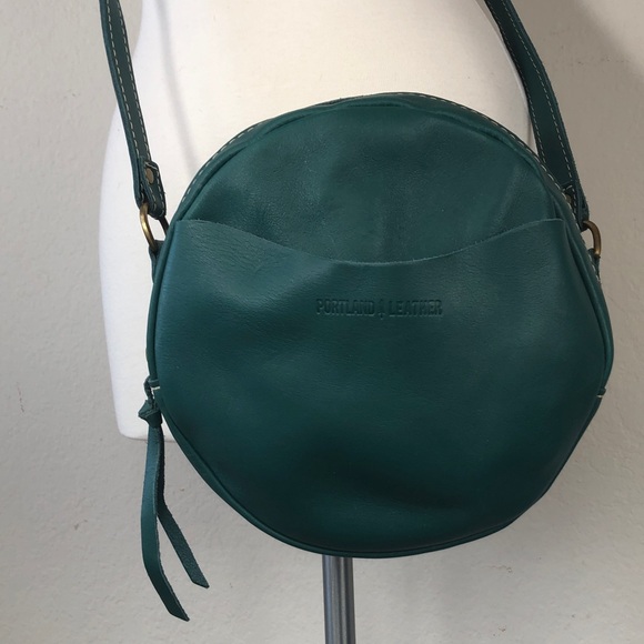 Portland Leather Goods Large Circle Crossbody Bag in Peacock Blue Green - Picture 7 of 12